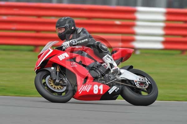 Motorcycle action photographs;Silverstone circuit;Silverstone photographs;Trackday digital images;event digital images;eventdigitalimages;no limits trackday;peter wileman photography;rockingham towcester northamptonshire;trackday;trackday photos