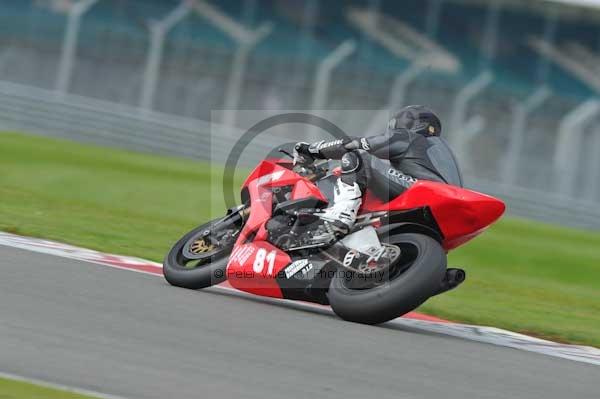 Motorcycle action photographs;Silverstone circuit;Silverstone photographs;Trackday digital images;event digital images;eventdigitalimages;no limits trackday;peter wileman photography;rockingham towcester northamptonshire;trackday;trackday photos