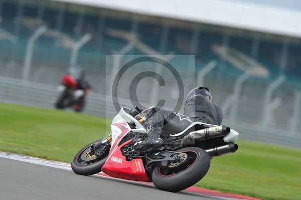 Motorcycle action photographs;Silverstone circuit;Silverstone photographs;Trackday digital images;event digital images;eventdigitalimages;no limits trackday;peter wileman photography;rockingham towcester northamptonshire;trackday;trackday photos