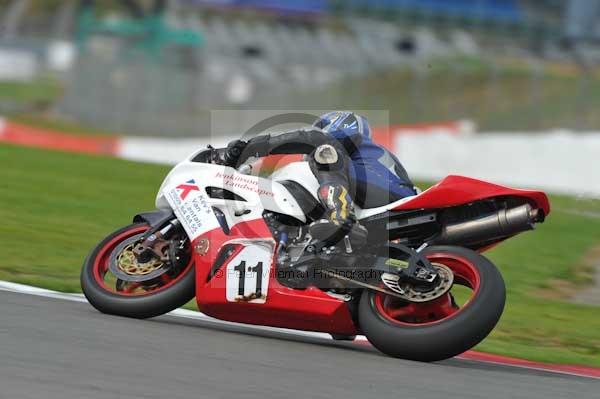 Motorcycle action photographs;Silverstone circuit;Silverstone photographs;Trackday digital images;event digital images;eventdigitalimages;no limits trackday;peter wileman photography;rockingham towcester northamptonshire;trackday;trackday photos