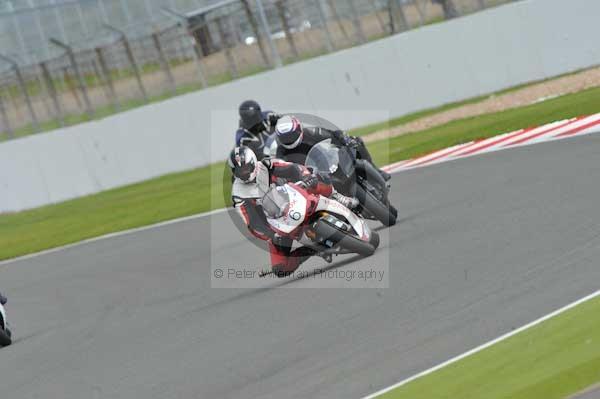 Motorcycle action photographs;Silverstone circuit;Silverstone photographs;Trackday digital images;event digital images;eventdigitalimages;no limits trackday;peter wileman photography;rockingham towcester northamptonshire;trackday;trackday photos