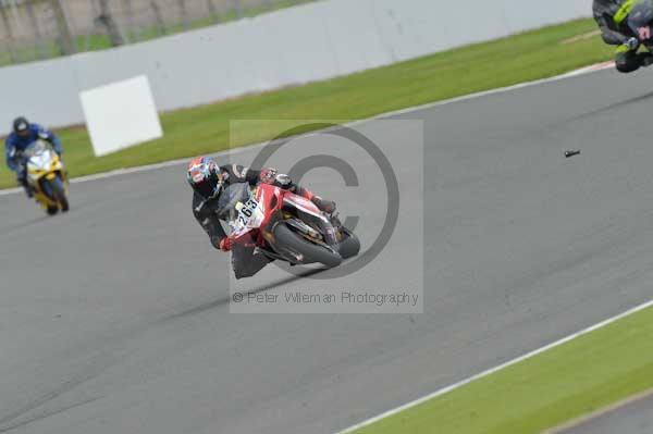 Motorcycle action photographs;Silverstone circuit;Silverstone photographs;Trackday digital images;event digital images;eventdigitalimages;no limits trackday;peter wileman photography;rockingham towcester northamptonshire;trackday;trackday photos