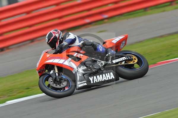 Motorcycle action photographs;Silverstone circuit;Silverstone photographs;Trackday digital images;event digital images;eventdigitalimages;no limits trackday;peter wileman photography;rockingham towcester northamptonshire;trackday;trackday photos