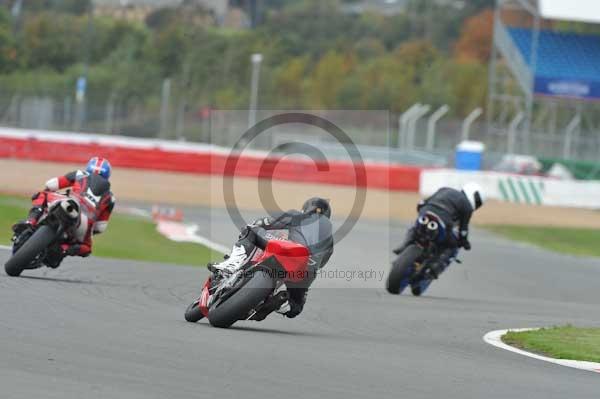 Motorcycle action photographs;Silverstone circuit;Silverstone photographs;Trackday digital images;event digital images;eventdigitalimages;no limits trackday;peter wileman photography;rockingham towcester northamptonshire;trackday;trackday photos