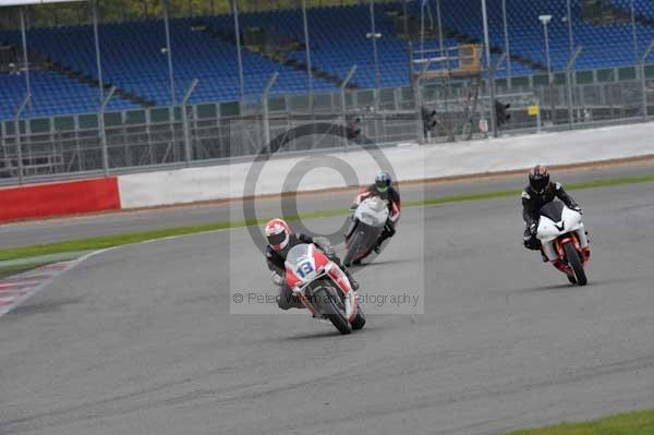 Motorcycle action photographs;Silverstone circuit;Silverstone photographs;Trackday digital images;event digital images;eventdigitalimages;no limits trackday;peter wileman photography;rockingham towcester northamptonshire;trackday;trackday photos