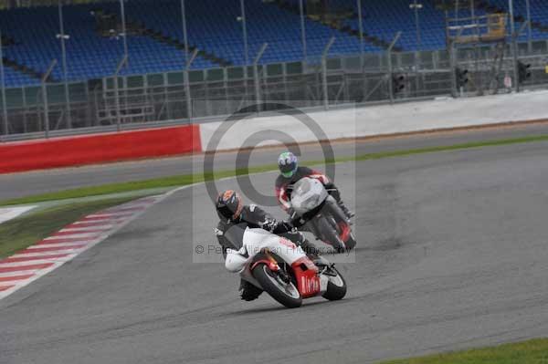 Motorcycle action photographs;Silverstone circuit;Silverstone photographs;Trackday digital images;event digital images;eventdigitalimages;no limits trackday;peter wileman photography;rockingham towcester northamptonshire;trackday;trackday photos