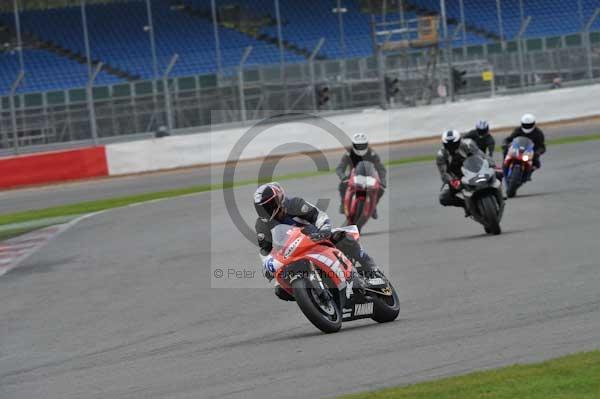 Motorcycle action photographs;Silverstone circuit;Silverstone photographs;Trackday digital images;event digital images;eventdigitalimages;no limits trackday;peter wileman photography;rockingham towcester northamptonshire;trackday;trackday photos
