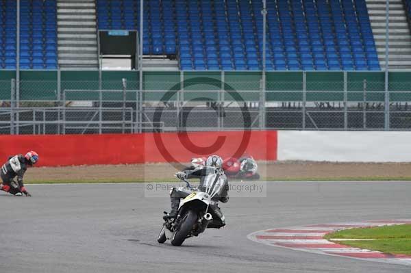 Motorcycle action photographs;Silverstone circuit;Silverstone photographs;Trackday digital images;event digital images;eventdigitalimages;no limits trackday;peter wileman photography;rockingham towcester northamptonshire;trackday;trackday photos