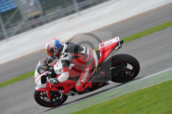 Motorcycle action photographs;Silverstone circuit;Silverstone photographs;Trackday digital images;event digital images;eventdigitalimages;no limits trackday;peter wileman photography;rockingham towcester northamptonshire;trackday;trackday photos