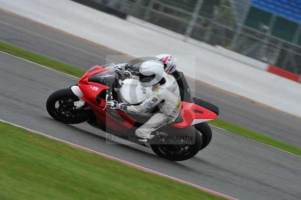 Motorcycle action photographs;Silverstone circuit;Silverstone photographs;Trackday digital images;event digital images;eventdigitalimages;no limits trackday;peter wileman photography;rockingham towcester northamptonshire;trackday;trackday photos