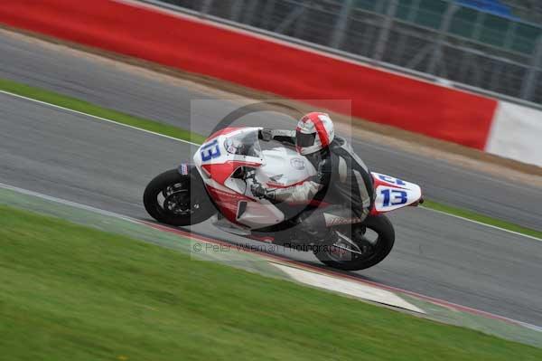 Motorcycle action photographs;Silverstone circuit;Silverstone photographs;Trackday digital images;event digital images;eventdigitalimages;no limits trackday;peter wileman photography;rockingham towcester northamptonshire;trackday;trackday photos