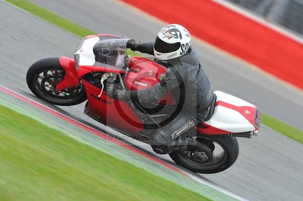 Motorcycle action photographs;Silverstone circuit;Silverstone photographs;Trackday digital images;event digital images;eventdigitalimages;no limits trackday;peter wileman photography;rockingham towcester northamptonshire;trackday;trackday photos