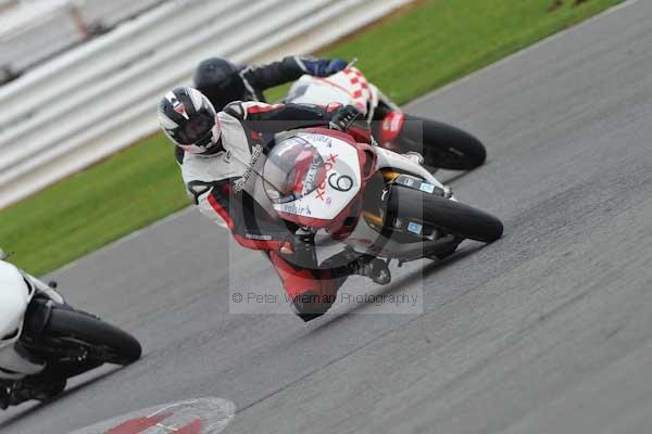 Motorcycle action photographs;Silverstone circuit;Silverstone photographs;Trackday digital images;event digital images;eventdigitalimages;no limits trackday;peter wileman photography;rockingham towcester northamptonshire;trackday;trackday photos
