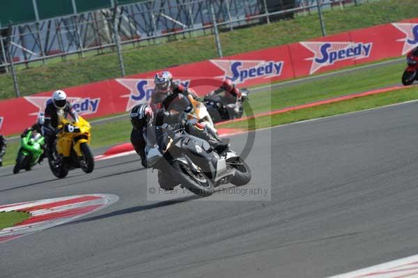 Motorcycle action photographs;Silverstone circuit;Silverstone photographs;Trackday digital images;event digital images;eventdigitalimages;no limits trackday;peter wileman photography;rockingham towcester northamptonshire;trackday;trackday photos