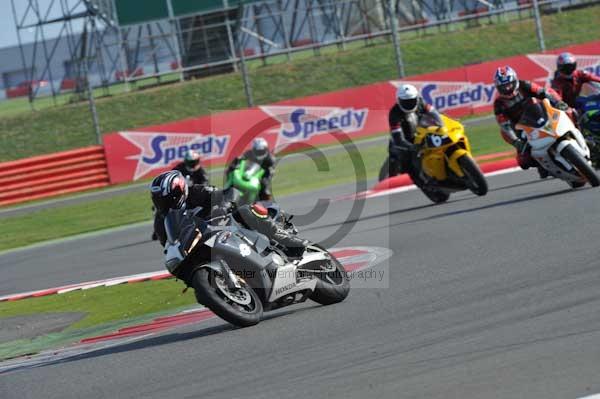 Motorcycle action photographs;Silverstone circuit;Silverstone photographs;Trackday digital images;event digital images;eventdigitalimages;no limits trackday;peter wileman photography;rockingham towcester northamptonshire;trackday;trackday photos