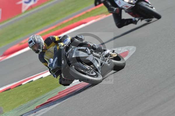 Motorcycle action photographs;Silverstone circuit;Silverstone photographs;Trackday digital images;event digital images;eventdigitalimages;no limits trackday;peter wileman photography;rockingham towcester northamptonshire;trackday;trackday photos