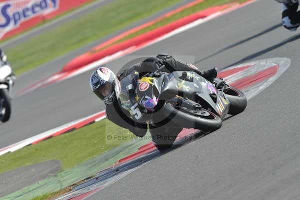 Motorcycle action photographs;Silverstone circuit;Silverstone photographs;Trackday digital images;event digital images;eventdigitalimages;no limits trackday;peter wileman photography;rockingham towcester northamptonshire;trackday;trackday photos