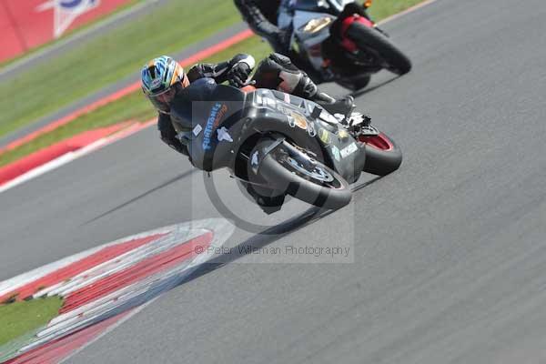 Motorcycle action photographs;Silverstone circuit;Silverstone photographs;Trackday digital images;event digital images;eventdigitalimages;no limits trackday;peter wileman photography;rockingham towcester northamptonshire;trackday;trackday photos