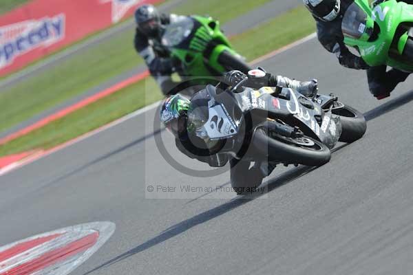 Motorcycle action photographs;Silverstone circuit;Silverstone photographs;Trackday digital images;event digital images;eventdigitalimages;no limits trackday;peter wileman photography;rockingham towcester northamptonshire;trackday;trackday photos
