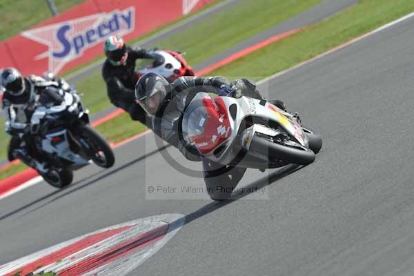 Motorcycle action photographs;Silverstone circuit;Silverstone photographs;Trackday digital images;event digital images;eventdigitalimages;no limits trackday;peter wileman photography;rockingham towcester northamptonshire;trackday;trackday photos