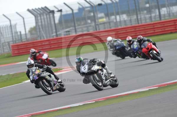 Motorcycle action photographs;Silverstone circuit;Silverstone photographs;Trackday digital images;event digital images;eventdigitalimages;no limits trackday;peter wileman photography;rockingham towcester northamptonshire;trackday;trackday photos
