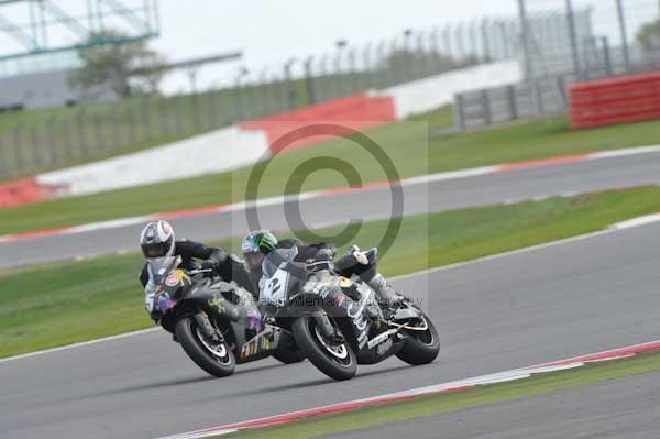 Motorcycle action photographs;Silverstone circuit;Silverstone photographs;Trackday digital images;event digital images;eventdigitalimages;no limits trackday;peter wileman photography;rockingham towcester northamptonshire;trackday;trackday photos