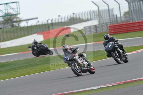 Motorcycle action photographs;Silverstone circuit;Silverstone photographs;Trackday digital images;event digital images;eventdigitalimages;no limits trackday;peter wileman photography;rockingham towcester northamptonshire;trackday;trackday photos