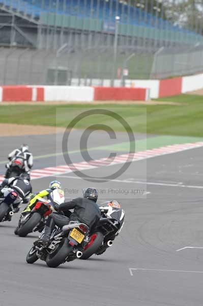 Motorcycle action photographs;Silverstone circuit;Silverstone photographs;Trackday digital images;event digital images;eventdigitalimages;no limits trackday;peter wileman photography;rockingham towcester northamptonshire;trackday;trackday photos