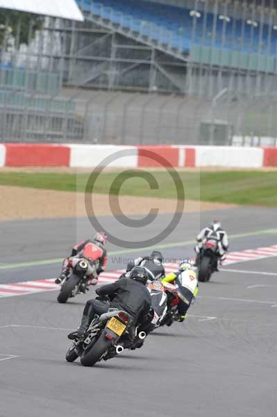 Motorcycle action photographs;Silverstone circuit;Silverstone photographs;Trackday digital images;event digital images;eventdigitalimages;no limits trackday;peter wileman photography;rockingham towcester northamptonshire;trackday;trackday photos
