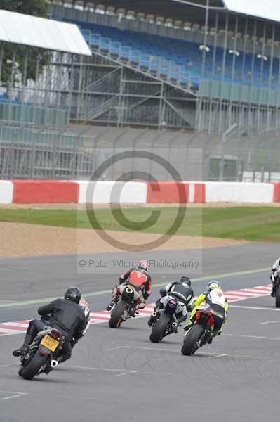 Motorcycle action photographs;Silverstone circuit;Silverstone photographs;Trackday digital images;event digital images;eventdigitalimages;no limits trackday;peter wileman photography;rockingham towcester northamptonshire;trackday;trackday photos