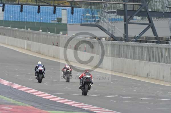 Motorcycle action photographs;Silverstone circuit;Silverstone photographs;Trackday digital images;event digital images;eventdigitalimages;no limits trackday;peter wileman photography;rockingham towcester northamptonshire;trackday;trackday photos