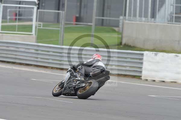 Motorcycle action photographs;Silverstone circuit;Silverstone photographs;Trackday digital images;event digital images;eventdigitalimages;no limits trackday;peter wileman photography;rockingham towcester northamptonshire;trackday;trackday photos
