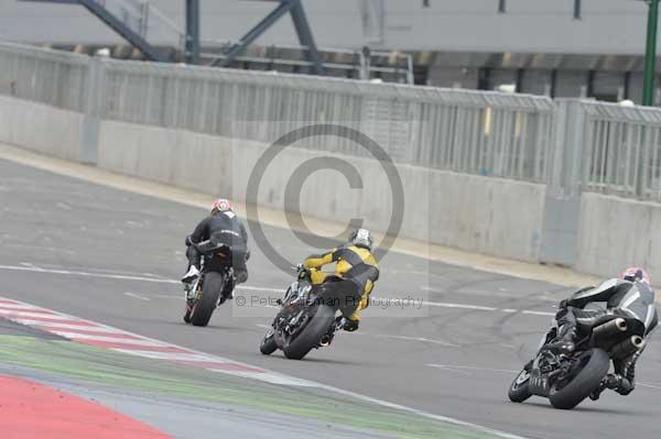 Motorcycle action photographs;Silverstone circuit;Silverstone photographs;Trackday digital images;event digital images;eventdigitalimages;no limits trackday;peter wileman photography;rockingham towcester northamptonshire;trackday;trackday photos