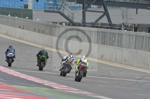 Motorcycle action photographs;Silverstone circuit;Silverstone photographs;Trackday digital images;event digital images;eventdigitalimages;no limits trackday;peter wileman photography;rockingham towcester northamptonshire;trackday;trackday photos