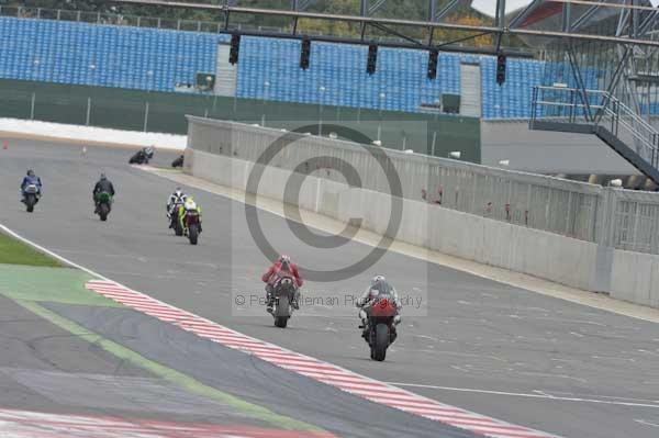 Motorcycle action photographs;Silverstone circuit;Silverstone photographs;Trackday digital images;event digital images;eventdigitalimages;no limits trackday;peter wileman photography;rockingham towcester northamptonshire;trackday;trackday photos