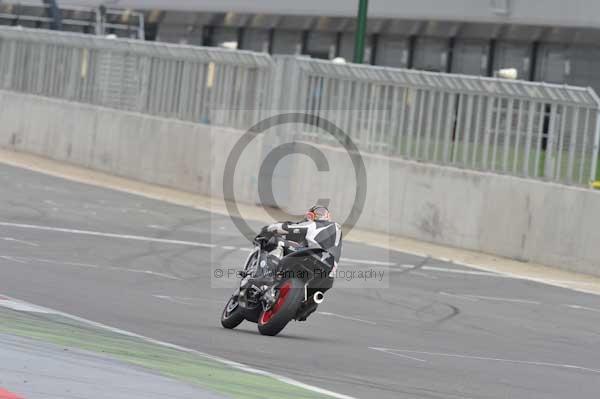 Motorcycle action photographs;Silverstone circuit;Silverstone photographs;Trackday digital images;event digital images;eventdigitalimages;no limits trackday;peter wileman photography;rockingham towcester northamptonshire;trackday;trackday photos