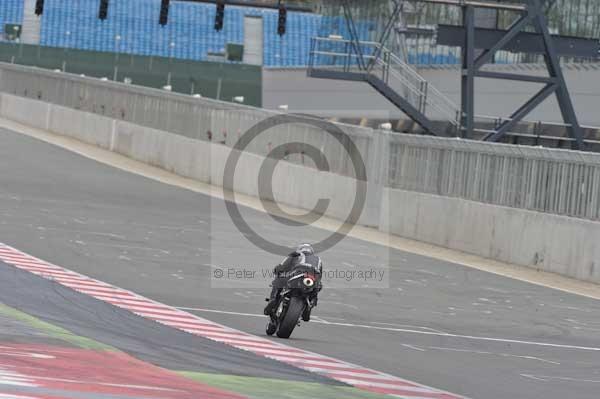 Motorcycle action photographs;Silverstone circuit;Silverstone photographs;Trackday digital images;event digital images;eventdigitalimages;no limits trackday;peter wileman photography;rockingham towcester northamptonshire;trackday;trackday photos