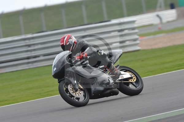 Motorcycle action photographs;Silverstone circuit;Silverstone photographs;Trackday digital images;event digital images;eventdigitalimages;no limits trackday;peter wileman photography;rockingham towcester northamptonshire;trackday;trackday photos