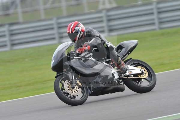 Motorcycle action photographs;Silverstone circuit;Silverstone photographs;Trackday digital images;event digital images;eventdigitalimages;no limits trackday;peter wileman photography;rockingham towcester northamptonshire;trackday;trackday photos