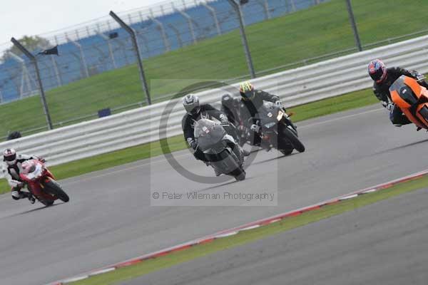 Motorcycle action photographs;Silverstone circuit;Silverstone photographs;Trackday digital images;event digital images;eventdigitalimages;no limits trackday;peter wileman photography;rockingham towcester northamptonshire;trackday;trackday photos