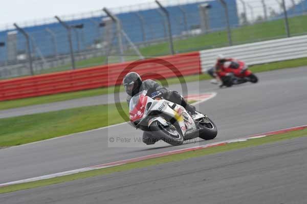 Motorcycle action photographs;Silverstone circuit;Silverstone photographs;Trackday digital images;event digital images;eventdigitalimages;no limits trackday;peter wileman photography;rockingham towcester northamptonshire;trackday;trackday photos