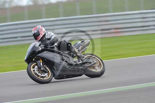 Motorcycle action photographs;Silverstone circuit;Silverstone photographs;Trackday digital images;event digital images;eventdigitalimages;no limits trackday;peter wileman photography;rockingham towcester northamptonshire;trackday;trackday photos