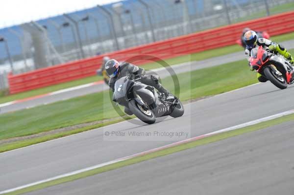 Motorcycle action photographs;Silverstone circuit;Silverstone photographs;Trackday digital images;event digital images;eventdigitalimages;no limits trackday;peter wileman photography;rockingham towcester northamptonshire;trackday;trackday photos