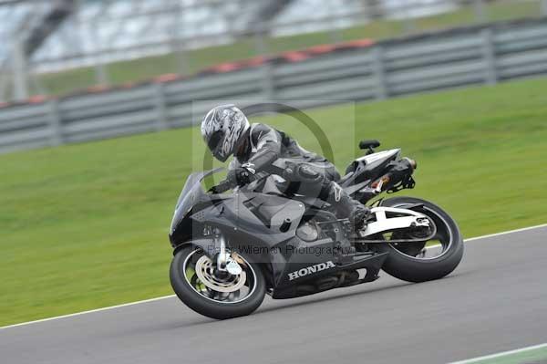 Motorcycle action photographs;Silverstone circuit;Silverstone photographs;Trackday digital images;event digital images;eventdigitalimages;no limits trackday;peter wileman photography;rockingham towcester northamptonshire;trackday;trackday photos