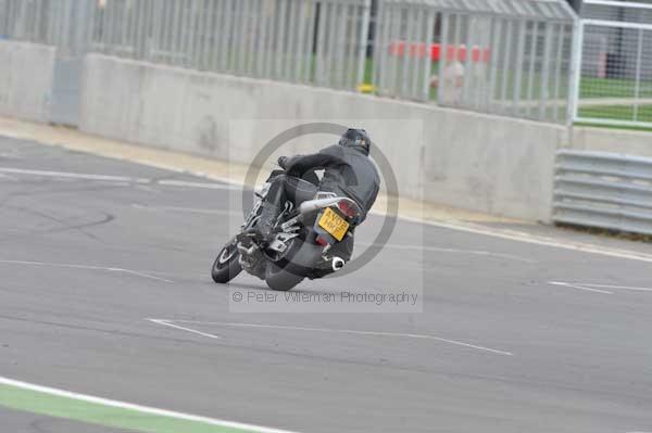 Motorcycle action photographs;Silverstone circuit;Silverstone photographs;Trackday digital images;event digital images;eventdigitalimages;no limits trackday;peter wileman photography;rockingham towcester northamptonshire;trackday;trackday photos