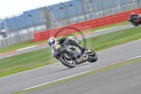Motorcycle action photographs;Silverstone circuit;Silverstone photographs;Trackday digital images;event digital images;eventdigitalimages;no limits trackday;peter wileman photography;rockingham towcester northamptonshire;trackday;trackday photos