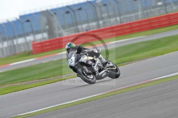 Motorcycle action photographs;Silverstone circuit;Silverstone photographs;Trackday digital images;event digital images;eventdigitalimages;no limits trackday;peter wileman photography;rockingham towcester northamptonshire;trackday;trackday photos