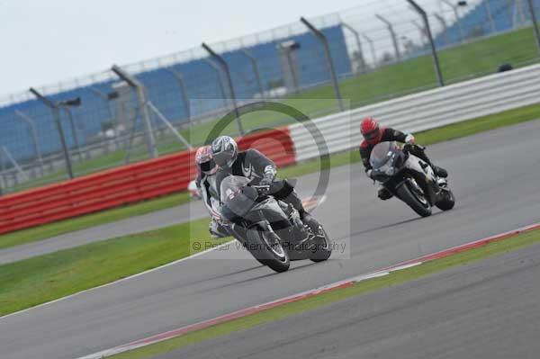 Motorcycle action photographs;Silverstone circuit;Silverstone photographs;Trackday digital images;event digital images;eventdigitalimages;no limits trackday;peter wileman photography;rockingham towcester northamptonshire;trackday;trackday photos