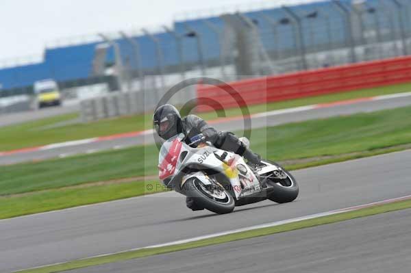 Motorcycle action photographs;Silverstone circuit;Silverstone photographs;Trackday digital images;event digital images;eventdigitalimages;no limits trackday;peter wileman photography;rockingham towcester northamptonshire;trackday;trackday photos