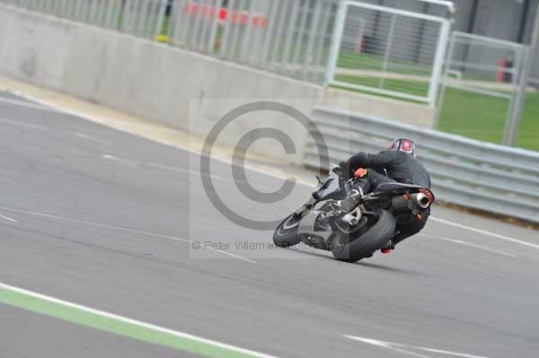 Motorcycle action photographs;Silverstone circuit;Silverstone photographs;Trackday digital images;event digital images;eventdigitalimages;no limits trackday;peter wileman photography;rockingham towcester northamptonshire;trackday;trackday photos